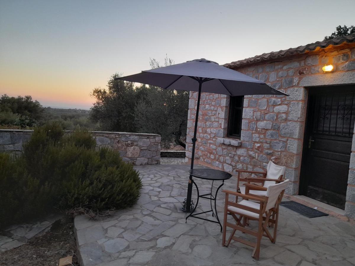 Apartmán The Two Carob Trees, Traditional Stonehouse, Nikandri, Pirgos Diros Lefkias Exteriér fotografie
