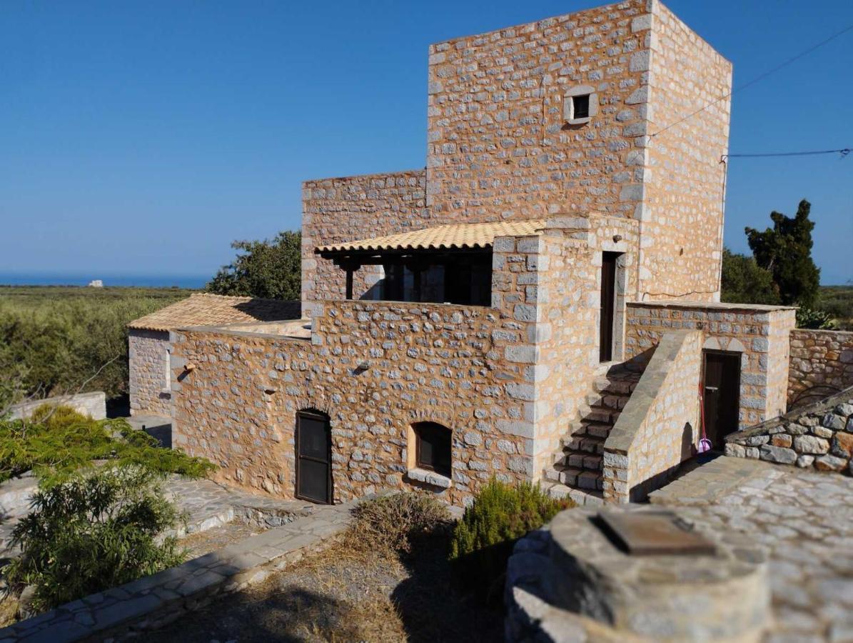 Apartmán The Two Carob Trees, Traditional Stonehouse, Nikandri, Pirgos Diros Lefkias Exteriér fotografie