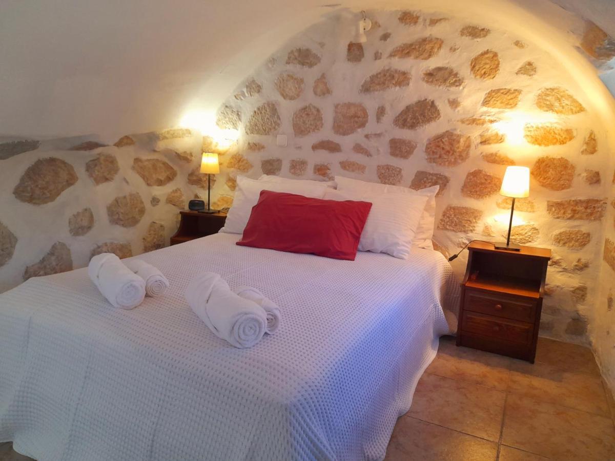 Apartmán The Two Carob Trees, Traditional Stonehouse, Nikandri, Pirgos Diros Lefkias Exteriér fotografie