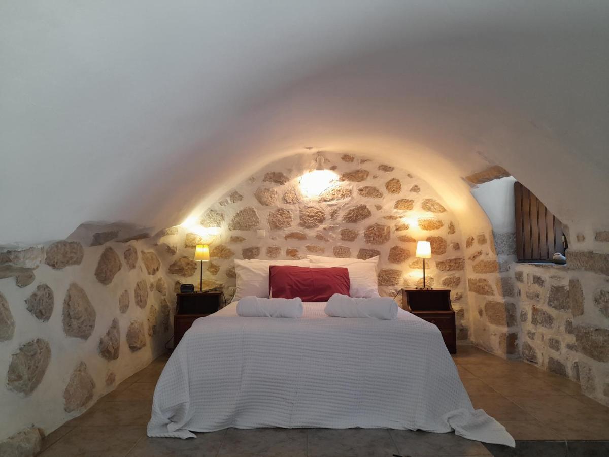 Apartmán The Two Carob Trees, Traditional Stonehouse, Nikandri, Pirgos Diros Lefkias Exteriér fotografie
