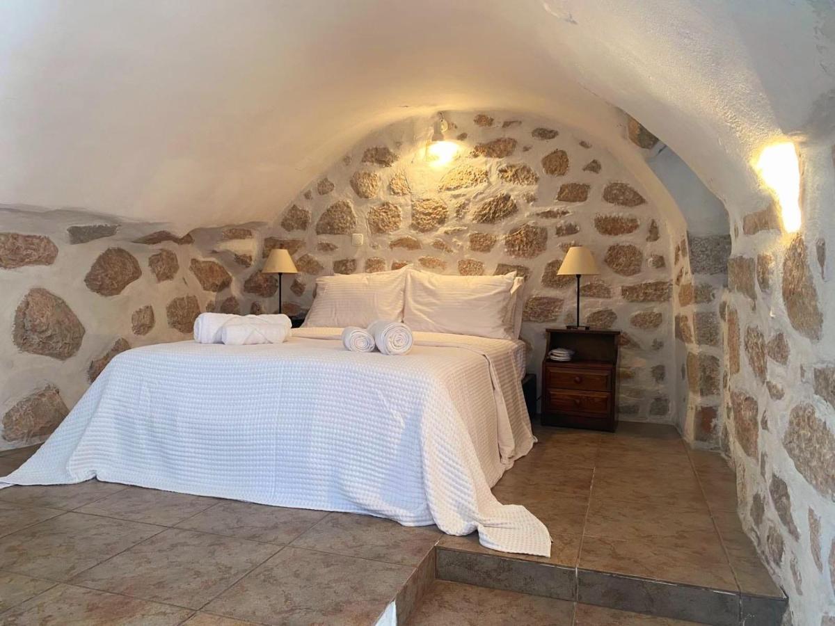 Apartmán The Two Carob Trees, Traditional Stonehouse, Nikandri, Pirgos Diros Lefkias Exteriér fotografie