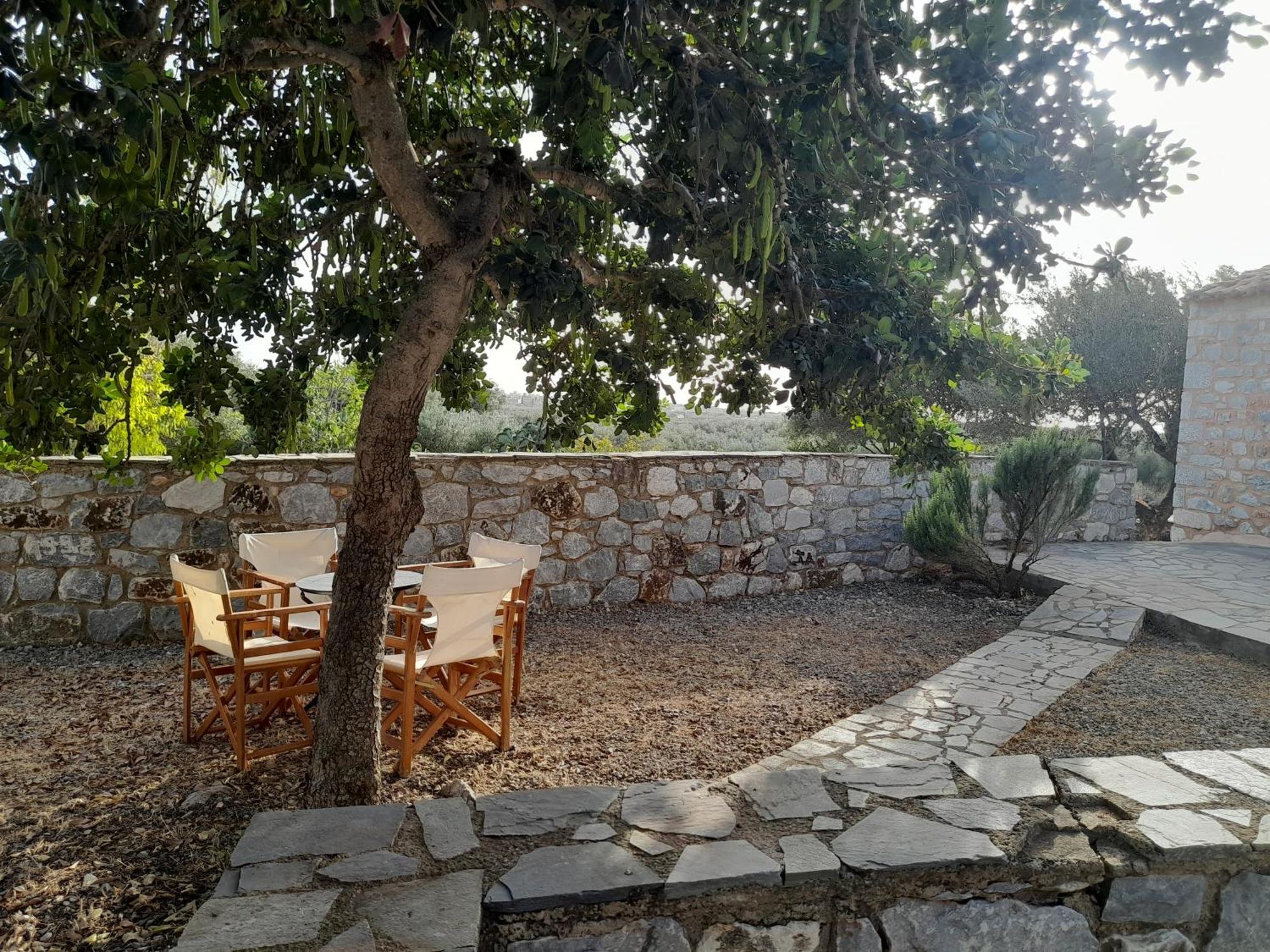 Apartmán The Two Carob Trees, Traditional Stonehouse, Nikandri, Pirgos Diros Lefkias Exteriér fotografie